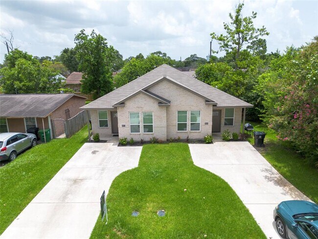 Foto del edificio - 3915 Brookmeade Dr