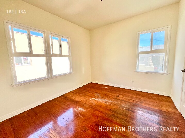 Foto del edificio - 518 1/2 N Heliotrope Dr-518 1/2