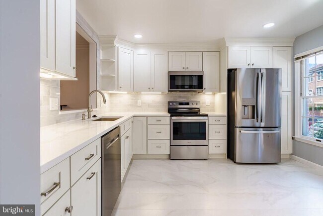 Foto del edificio - 112 Gretna Green Ct