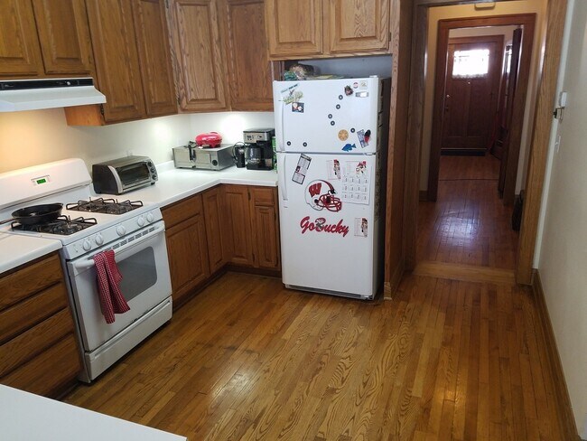 Foto del edificio - Amazing 5 Bedroom 2.5 Bath Home w/ 300sqft...