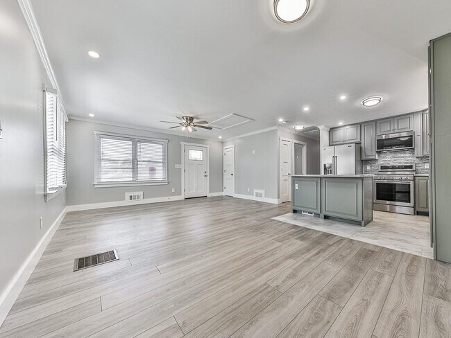 Foto del edificio - 2406 Pine Dr NW