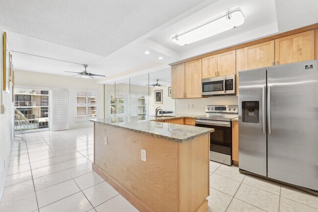 Foto del edificio - 3230 S Ocean Blvd