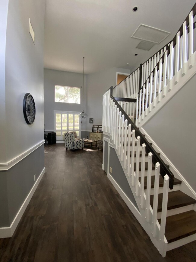 Building Photo - 1023 Siena Oaks Cir W