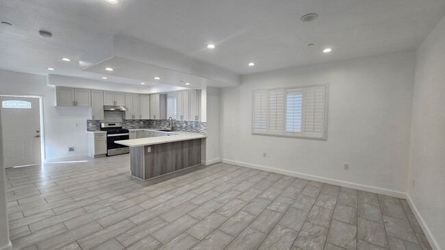 Foto del edificio - Newly Built Modern Home in Rosemead, CA