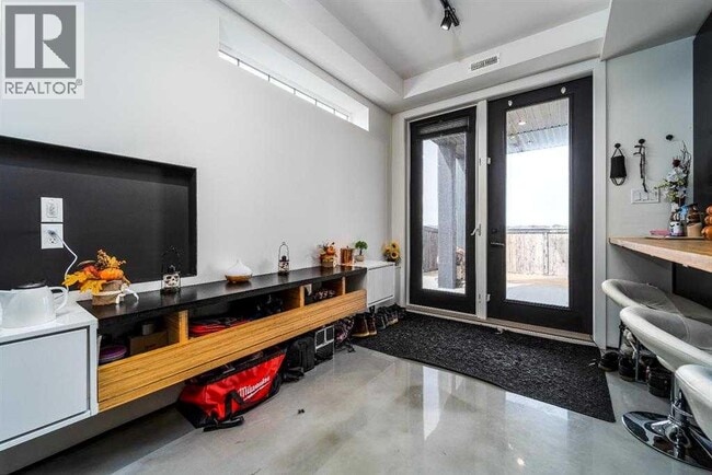 Building Photo - 351 Skeena Cres W