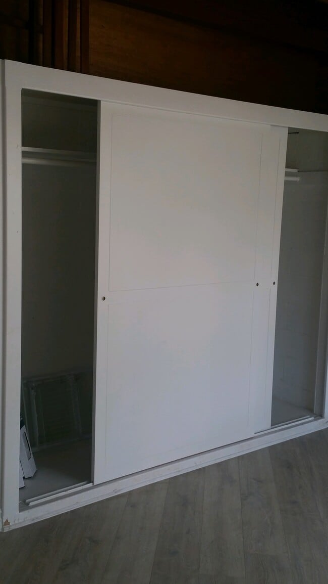 armario - 914 Mira Valle St