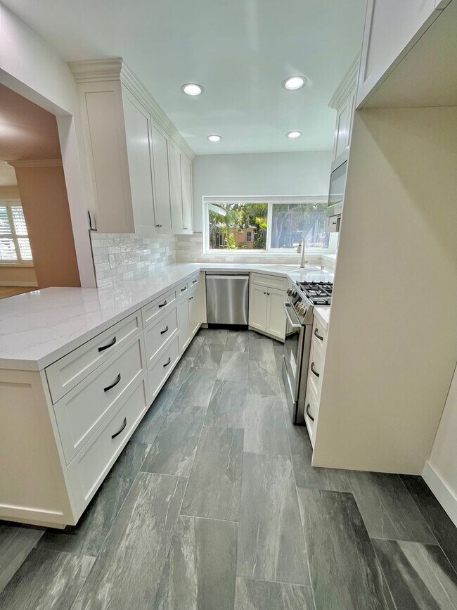 Building Photo - Gorgeously remodeled Hollyglen (Hawthorne)...