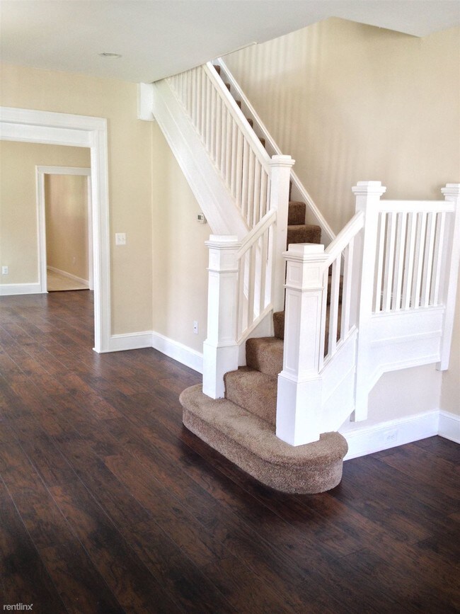 Foto del edificio - 667 Dumbarton Ave