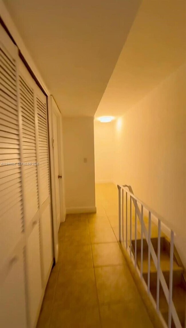 Foto del edificio - 984 W 40th St