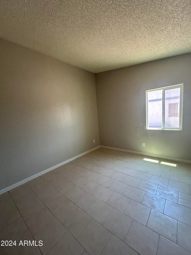 Building Photo - 2524 S Yavapai Rd