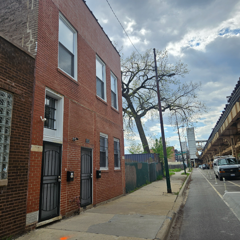 Primary Photo - 2715 W Lake St