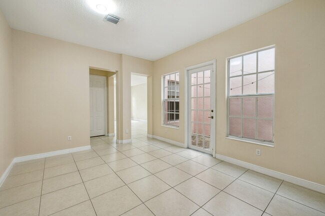 Building Photo - 810 NW 83rd Ln