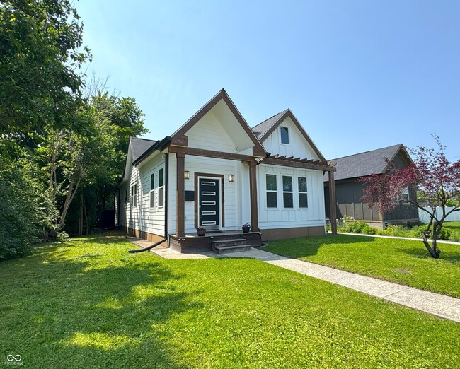 Building Photo - 1818 N Cornell Ave