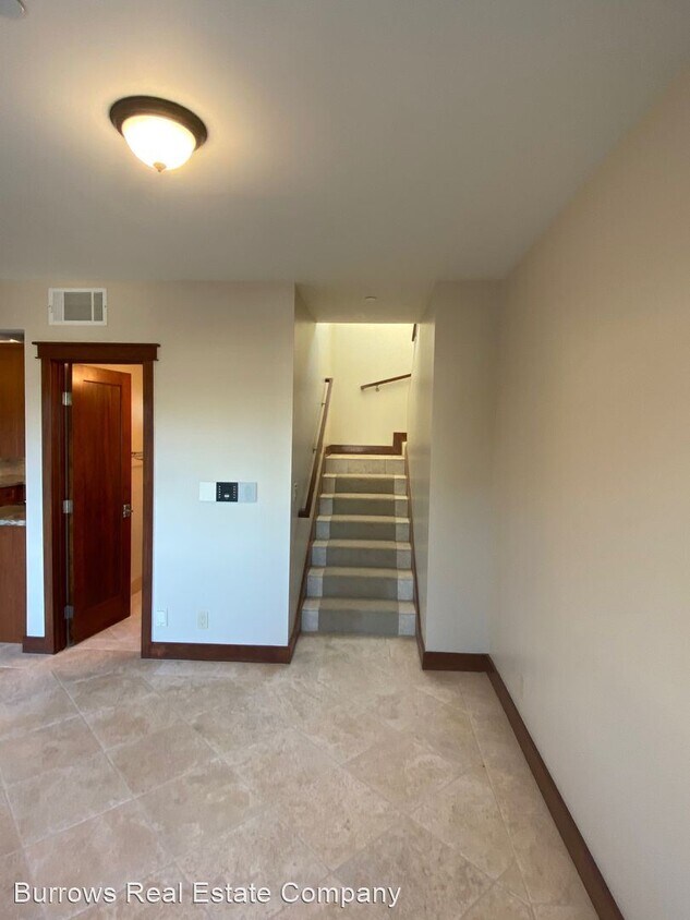 Building Photo - 2 br, 2 bath House - 828 E. Thompson F