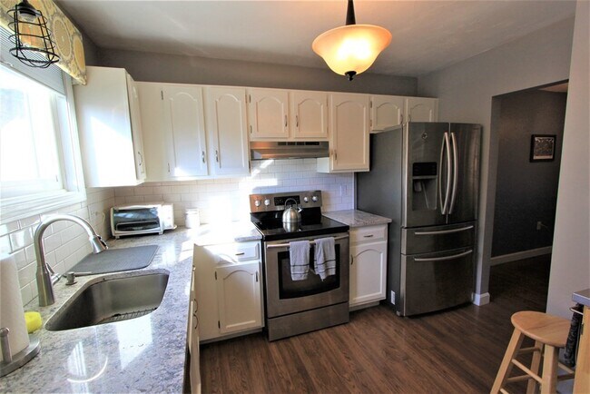 Building Photo - 65 Highwood Dr