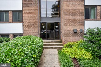 Building Photo - 1423 Northgate Square