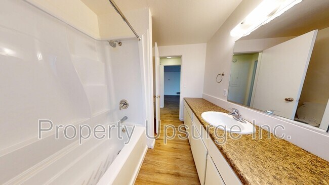 Foto del edificio - 715 Kimball Rd