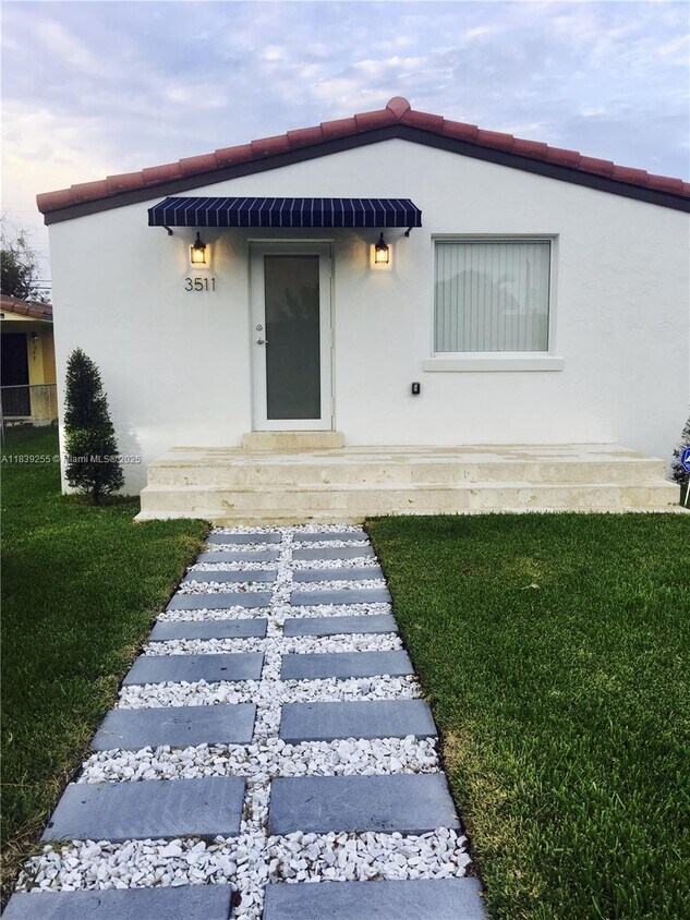 Foto principal - 3511 SW 25th St