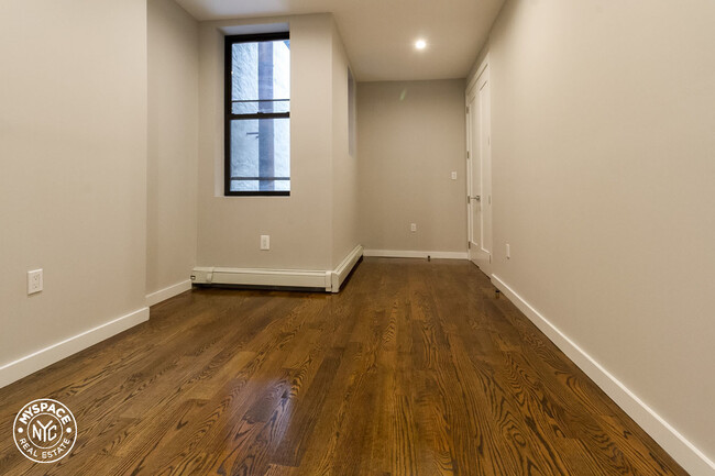 Building Photo - 261 Linden St