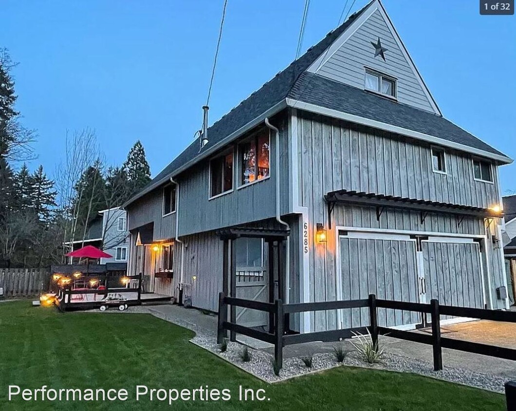 Primary Photo - 4 br, 3.5 bath House - 6285 Holmes Street