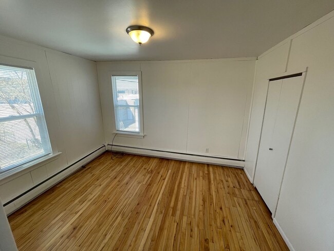 Building Photo - 215 N 5th St