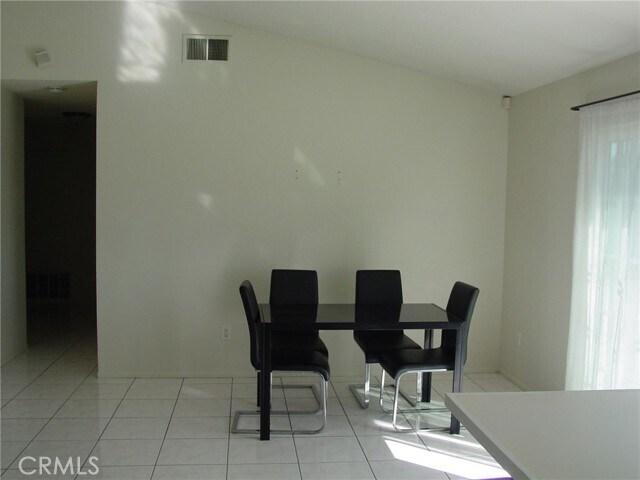 Building Photo - 7425 Oleander Ave