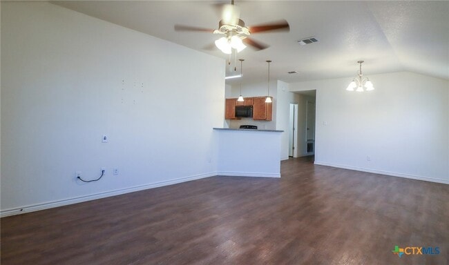 Building Photo - 909 Lasso Dr