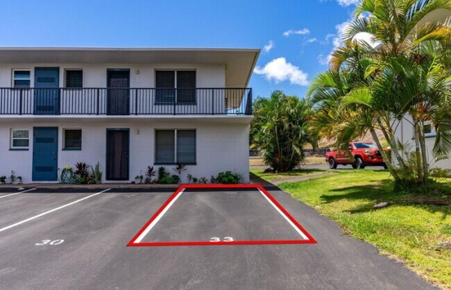 Building Photo - Nice & Clean 2 bedrooms, 1 bath and 1 parking apartment is located in Waipiolani Building