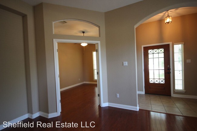 Building Photo - 10301 Yellowstone Dr