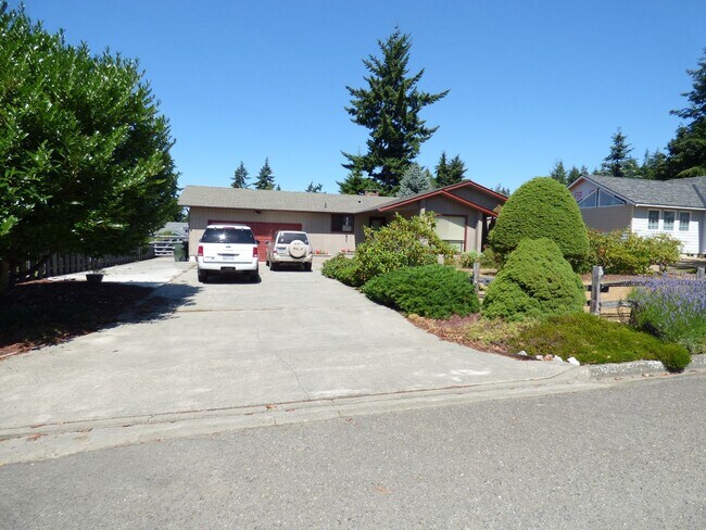 Building Photo - APPLICATION PENDING - West side charmer