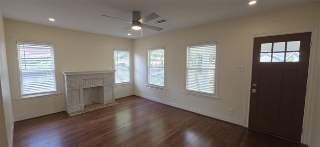 Building Photo - 2827 Robertson St