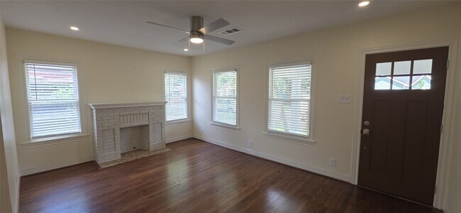Foto del edificio - 2827 Robertson St