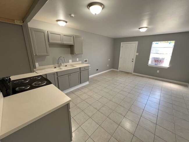 Building Photo - Baker Trails Apartments