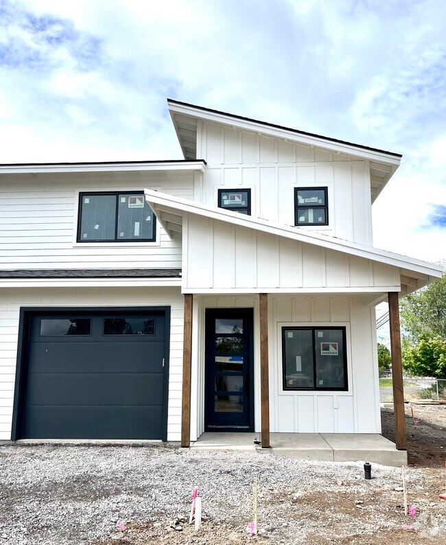 Building Photo - 1622 W Antler Ave