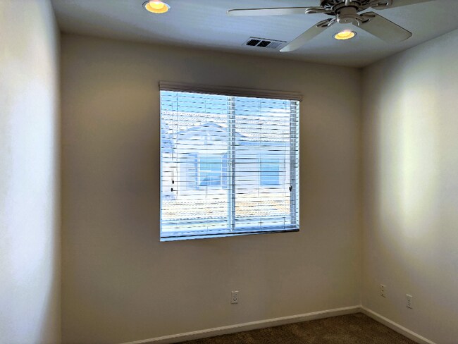 Foto del edificio - 44005 Arcadia Ct