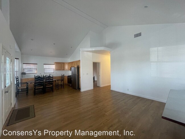 Building Photo - 3 br, 2 bath House - 201 W. Whiting Avenue