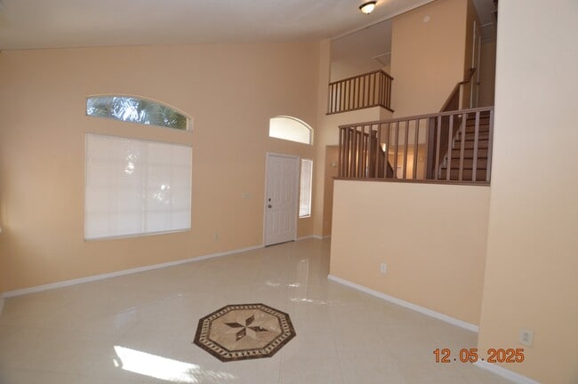 Building Photo - 604 Princess Ave