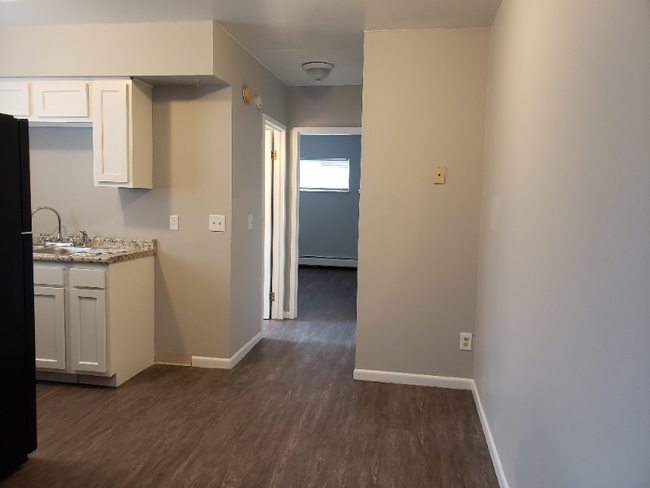 Foto del edificio - 2825 Blue Rock Rd