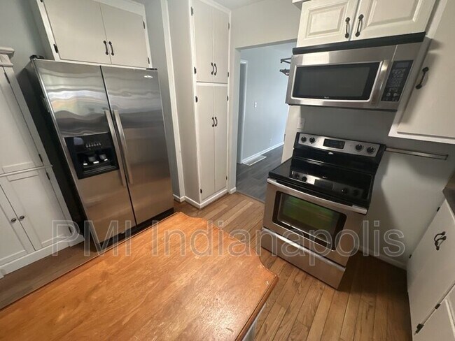 Foto del edificio - 7056 Caroline Ave