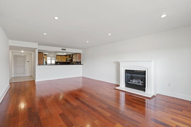 Building Photo - Armacost Bella by Wiseman
