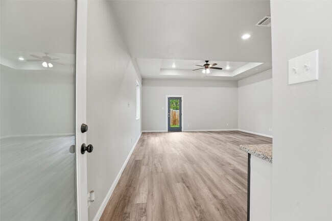 Building Photo - 4307 Larkspur St