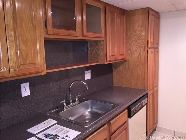 Foto del edificio - 10744 N Kendall Dr