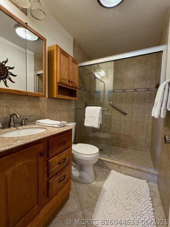 Building Photo - 6219 Bay Club Dr