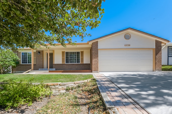 Primary Photo - 4230 S Biscay Cir