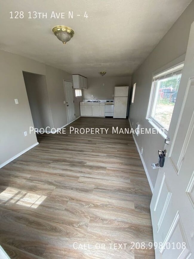 Building Photo - 128 13th Ave N