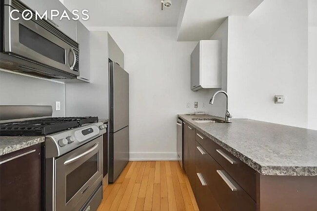 Foto del edificio - 350 W 42nd St