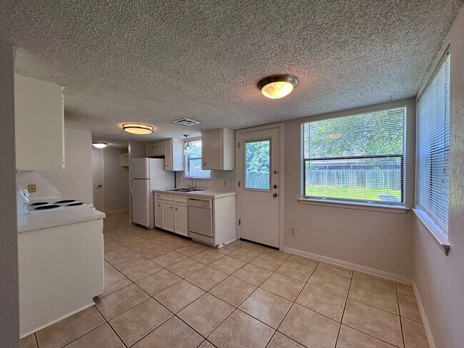 Foto del edificio - 8800 CLEARBROOK TRL
