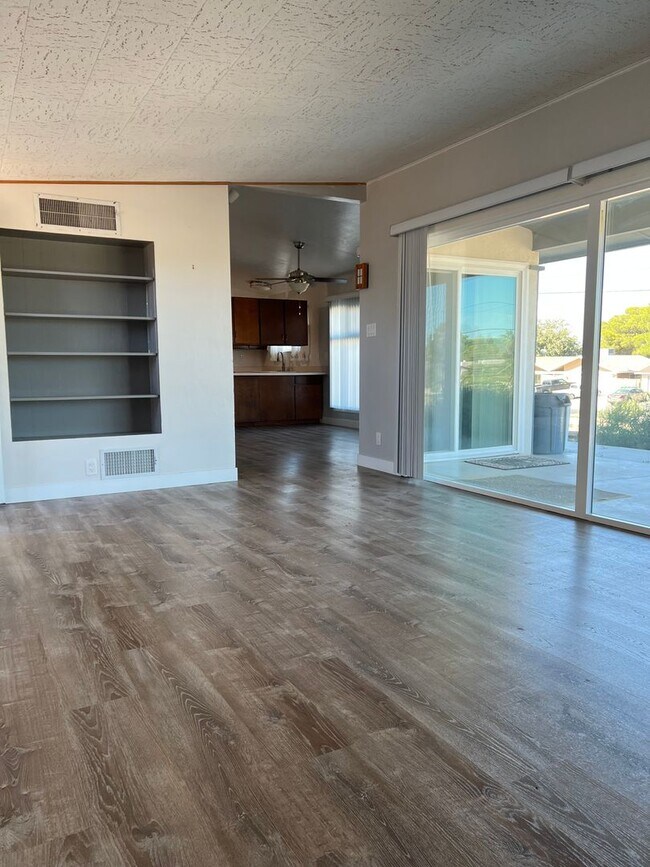 Foto del edificio - Please Contact Vaughn Realty Property MGMT...