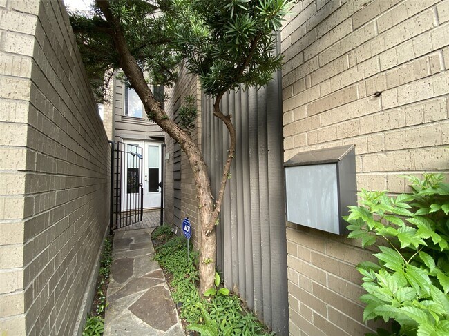 Foto del edificio - 5003 Yoakum Blvd