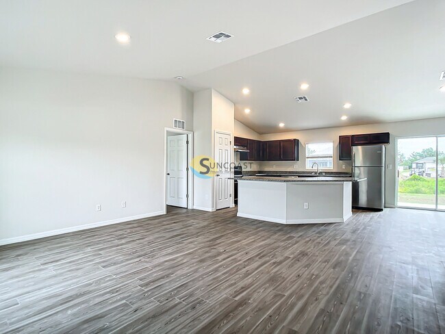 Foto del edificio - Brand-New 4-Bedroom Home Near Trails & Cam...